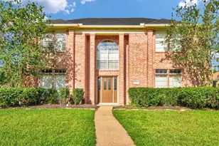 244 Plum Cir, Lake Jackson, TX 77566 - Photo 1