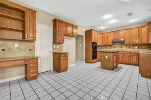 244 Plum Cir, Lake Jackson, TX 77566 - Photo 9