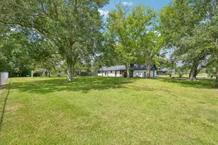 101 W Larkspur Dr, Alvin, TX 77511 - Photo 25