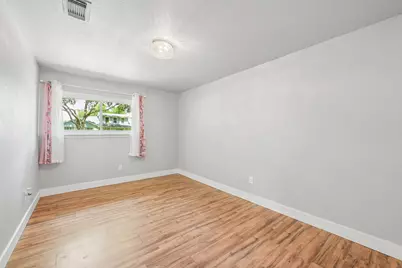 101 W Larkspur Drive, Alvin, TX 77511 - Photo 15