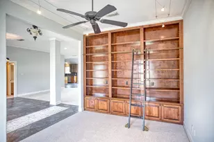 309 Williamsburg, Clute, TX 77531 - Photo 3