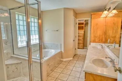 309 Williamsburg, Clute, TX 77531 - Photo 11