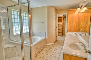 309 Williamsburg, Clute, TX 77531 - Photo 11