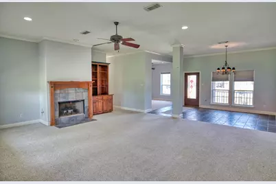 309 Williamsburg, Clute, TX 77531 - Photo 5