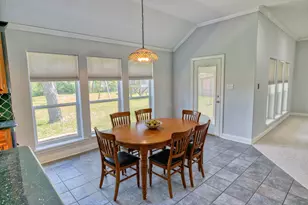 309 Williamsburg, Clute, TX 77531 - Photo 9