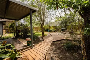 6038 Belcrest St, Houston, TX 77033 - Photo 27