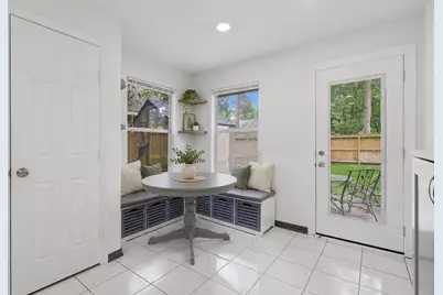 97 N Hollylaurel Circle, The Woodlands, TX 77382 - Photo 5