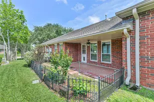3327 S Country Meadows Ln, Pearland, TX 77584 - Photo 21