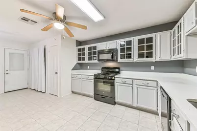 3327 S Country Meadows Lane, Pearland, TX 77584 - Photo 9