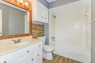 1706 Hamlin Valley Dr, Houston, TX 77090 - Photo 17