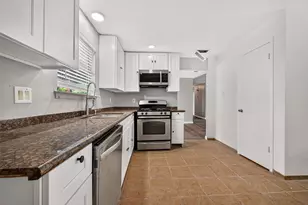 10814 Parkland Woods Dr, Sugar Land, TX 77498 - Photo 15