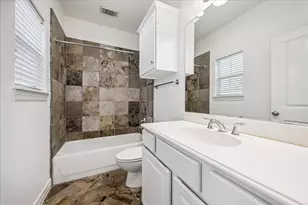 3920 Blossom St, Houston, TX 77007 - Photo 9
