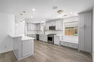 5834 Braesheather Dr, Houston, TX 77096 - Photo 11