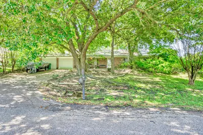 309 Heath Avenue, Madisonville, TX 77864 - Photo 1
