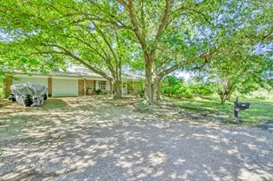 309 Heath Ave, Madisonville, TX 77864 - Photo 3