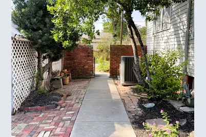 303 E Austin Street E, Bellville, TX 77418 - Photo 31