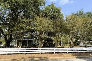 303 E Austin Street E, Bellville, TX 77418 - Photo 45