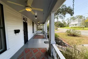 303 E Austin Street E, Bellville, TX 77418 - Photo 11