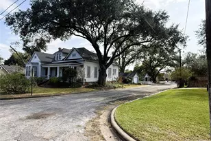 303 E Austin Street E, Bellville, TX 77418 - Photo 35