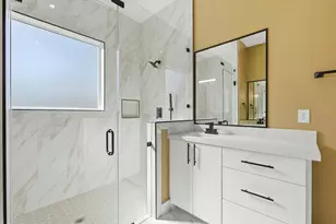 800 S 1st St, La Porte, TX 77571 - Photo 11