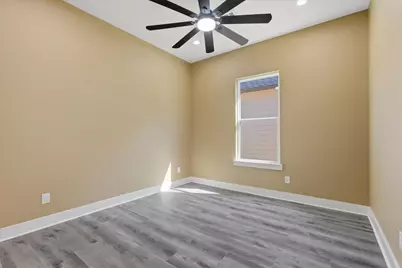 800 S 1st Street, La Porte, TX 77571 - Photo 11