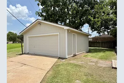 403 Lotus Street, Lake Jackson, TX 77566 - Photo 7