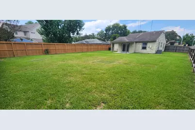 5501 Huisache Street, Houston, TX 77081 - Photo 11