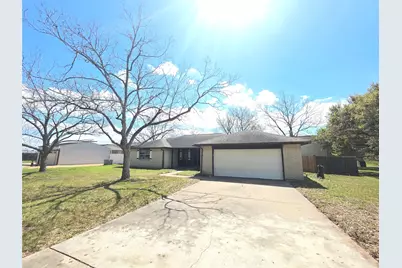 208 Willow Street, Sealy, TX 77474 - Photo 3