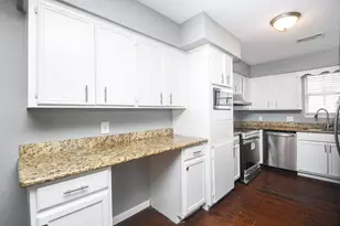 208 Willow St, Sealy, TX 77474 - Photo 13