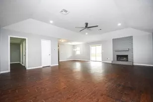 208 Willow St, Sealy, TX 77474 - Photo 5