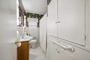 705 W 34th St, Houston, TX 77018 - Photo 13