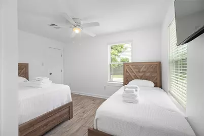 6004 Bois D Arc Street, Houston, TX 77087 - Photo 17
