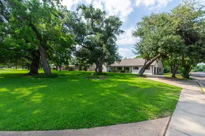 220 Oyster Creek Drive, Lake Jackson, TX 77566 - Photo 25