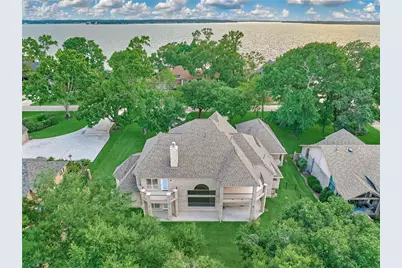 9370 Escondido Drive, Willis, TX 77318 - Photo 3