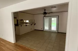 405 Azalea Dr, Baytown, TX 77520 - Photo 5