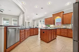 4518 Beacon View Ct, Sugar Land, TX 77479 - Photo 11