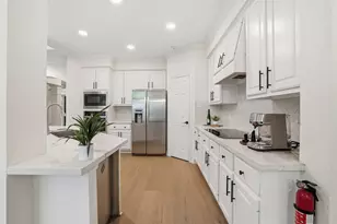 73 W Sandalbranch Cir, The Woodlands, TX 77382 - Photo 13