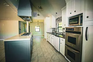 221 Caroline Trl, Anahuac, TX 77514 - Photo 7