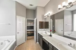 3827 Shady Breeze Dr, Houston, TX 77082 - Photo 7