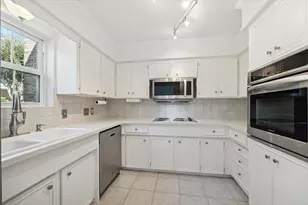 1833 Saxony Ln, Houston, TX 77058 - Photo 5