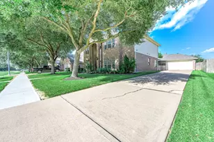 3705 Canterbury Park Dr, Pearland, TX 77584 - Photo 3