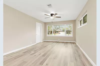 10615 Clematis Lane, Houston, TX 77035 - Photo 7