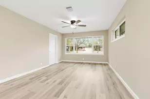 10615 Clematis Ln, Houston, TX 77035 - Photo 7