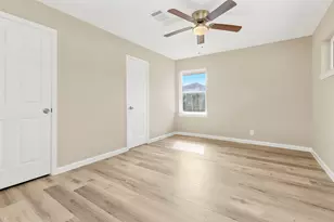 10615 Clematis Ln, Houston, TX 77035 - Photo 9