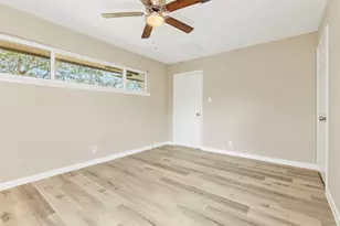 10615 Clematis Ln, Houston, TX 77035 - Photo 11