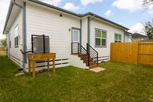 4902 Higgins St, Houston, TX 77033 - Photo 35