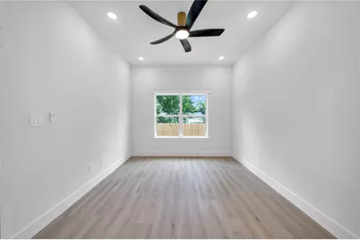 4902 Higgins Street #B, Houston, TX 77033 - Photo 9