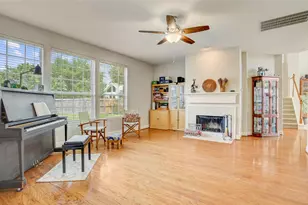 1505 Maple Leaf Ct, Pearland, TX 77581 - Photo 7