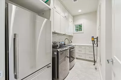 10106 Meadow Lake Lane, Houston, TX 77042 - Photo 15