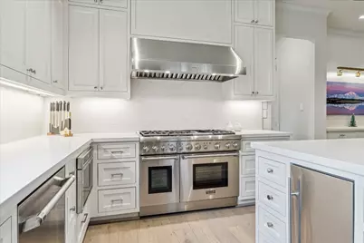 10106 Meadow Lake Lane, Houston, TX 77042 - Photo 11